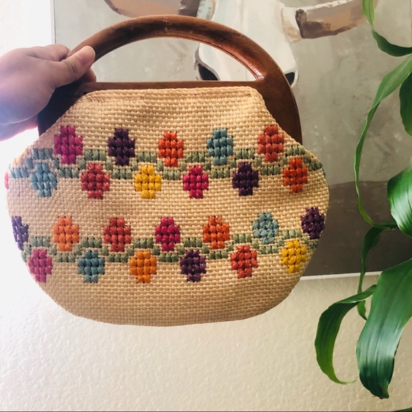 Vintage Handbags - Vintage floral wooden handle straw bag